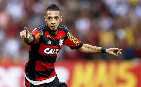 Coxim Anuncia A Contratação Do Atacante Paulinho Ex Flamengo E Santos Infocoms