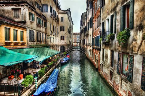 Venice Canal Scene A Stunning 4K Ultra HD Wallpaper