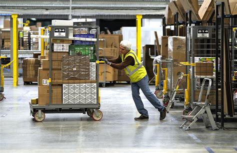 Warehouse Picking Carts: How to Pick the Right One for Your Warehouse