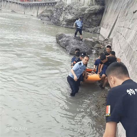 昨天，峨边一女子跳入大渡河轻生，生死关头冉拉