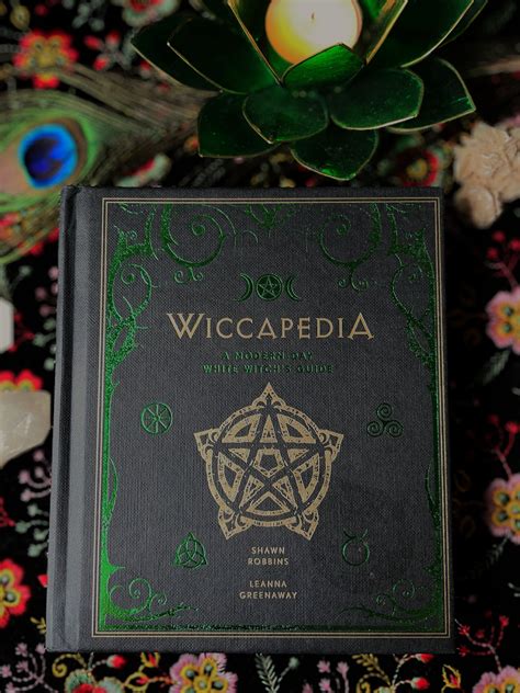 Wiccapedia Modern Day White Witch Guide BLACKFISH Brand New Vintage