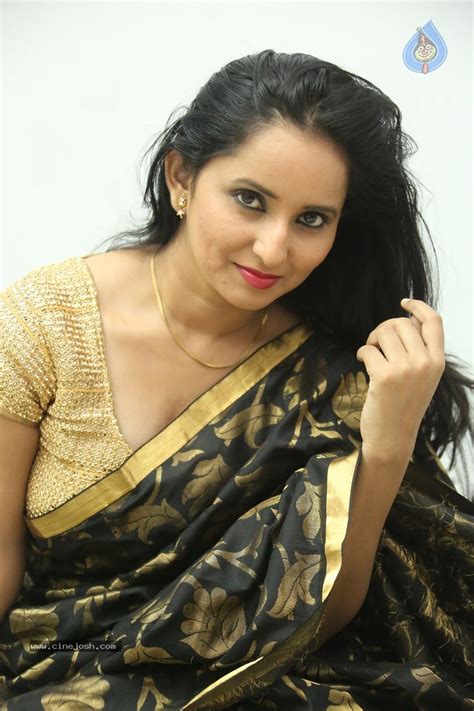 Ishika Singh New Photos Photo 33 Of 93