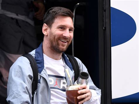 Cu cât a fost vândut cel mai scump tricou purtat de Lionel Messi Cine