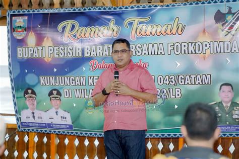 Ramah Tamah Bupati Pesisir Barat Dengan Danrem Gatam Kabupaten