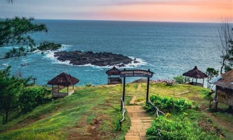 Pantai Di Wilayah Kebumen Yang Instagramable Dan Tidak Kalah Cantik