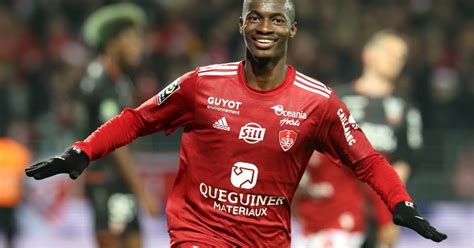 Ligue Brest Cartonne Lyon Encha Ne Le Psg Garde Son Avance