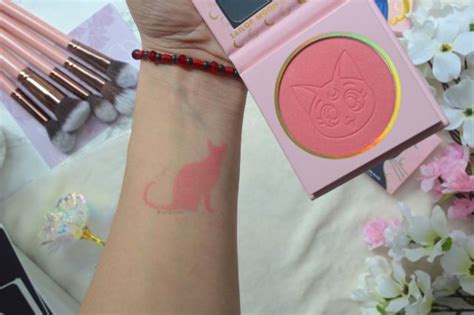 Sailor Moon X Colourpop Cats Eye Pressed Powder Blush Review Swatch