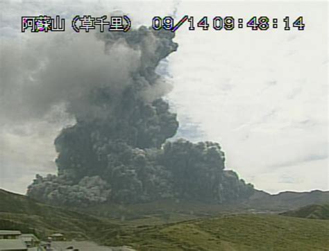 Um dos maiores vulcões do Japão entrou em erupção Mundo SÁBADO