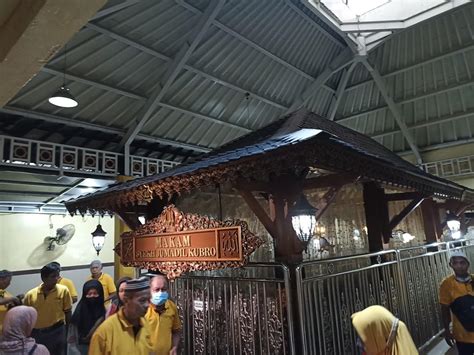 Makam Waliyyulloh Syeikh Maulana Jumadil Kubro Ulasan Foto Nomor