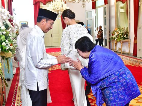 Foto Presiden Jokowi Gelar Griya Bersama Para Menteri Di Istana Negara