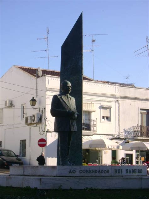 Estátua em Homenagem ao Comendador Rui Nabeiro Campo Maior All