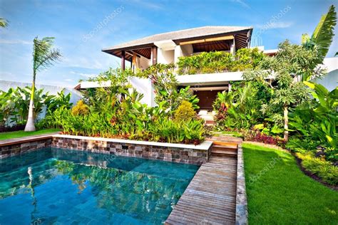 Fancy Garden Decoration Design Of A Modern House — Stock Photo