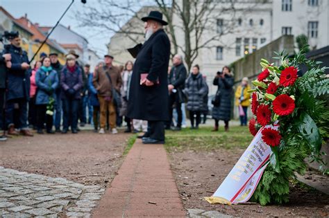 Gedenken An Die Fabrik Aktion Und Den Protest In Der Rosenstraße