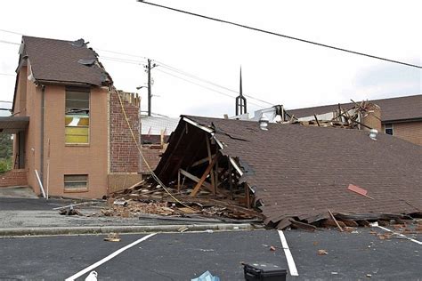 Sobe Para O N Mero De Mortos Em Tornados Nos Eua