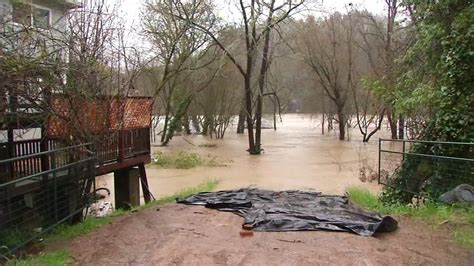 Russian River flooding forces thousands to evacuate, closes 10 school ...