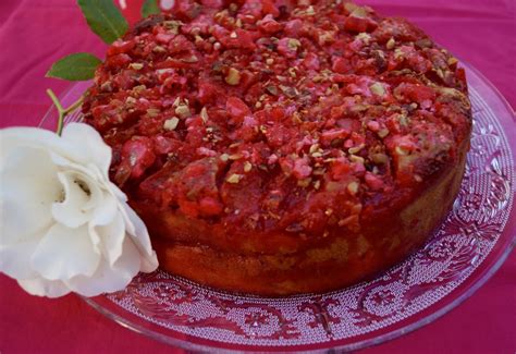 Gâteau lyonnais aux poires et aux pralines roses