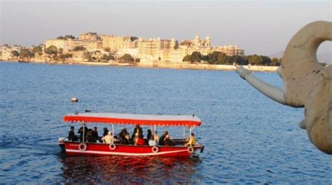 Udaipur Lake Pichola Sunset Boat Ride by Bamba Experience | Bookmundi