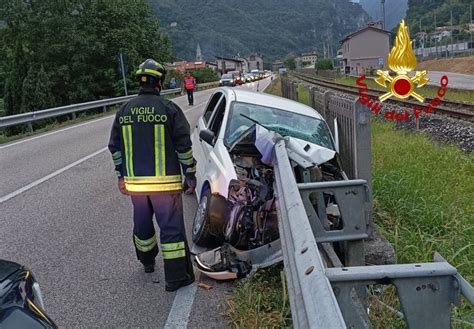 Grave Incidente A Solagna L Auto Si Schianta Contro La Cuspide Del