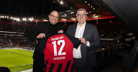 SGE kompakt Eintracht verkündet Partnerschaft mit Infraserv Höchst