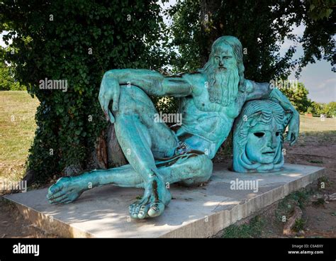 Statue De L Onard De Vinci Amboise Vall E De La Loire France Photo