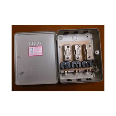 Circuit Breakers 32a Four Pole Main Switch At Best Price In Kolkata