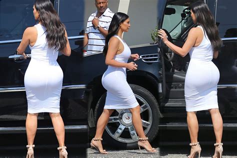 Kim Kardashian Shows Off Her Curves Mirror Online