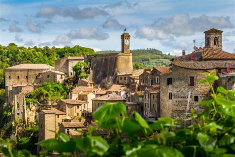 Sorano Co Zobaczy Hotele Noclegi Atrakcje Zwiedzanie