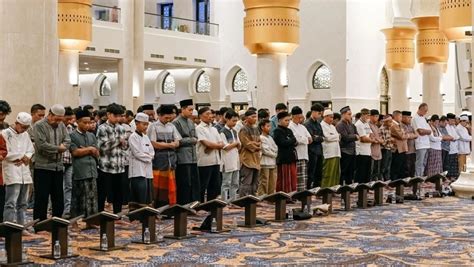 Imam Dan Khatib Salat Idul Fitri H Di Masjid Raya Sheikh Zayed