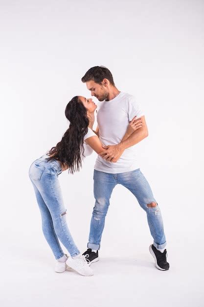 Pareja Joven Bailando Baile Social Bachata Merengue Salsa Kizomba