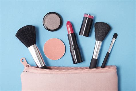 Penting 5 Alasan Untuk Rutin Bersihkan Kuas Make Up