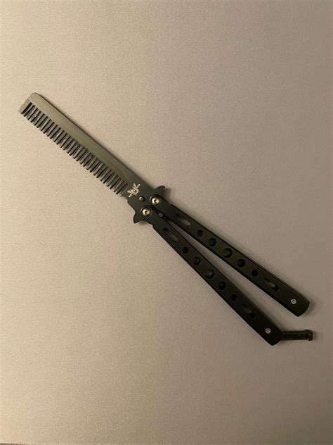 Balisong Comb, Beauty & Personal Care, Hair on Carousell