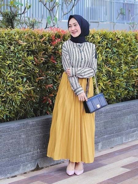 Update Ootd Pantai Hijab Rok Plisket Paling Fenomenal Ide Outfit Kece