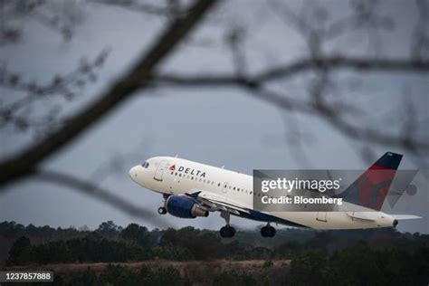 44 Airbus A319 Delta Stock Photos, High-Res Pictures, and Images ...