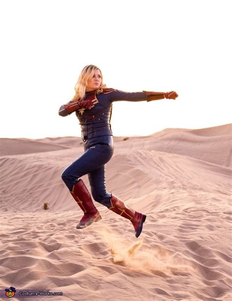 Captain Marvel Costume - Photo 2/3