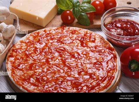 Pizza Base Tomato Sauce Hi Res Stock Photography And Images Alamy