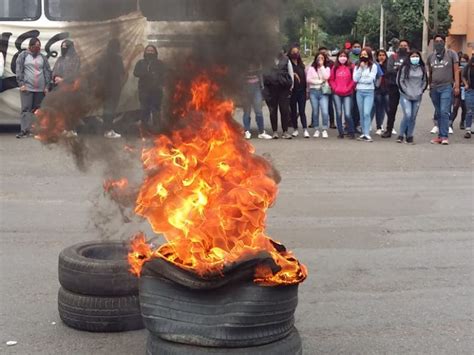 Con Quema De Llantas Normalistas Protestan En Oaxaca