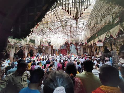 Banke Bihari Temple Vrindavan Timings History Entry Fee Aarti