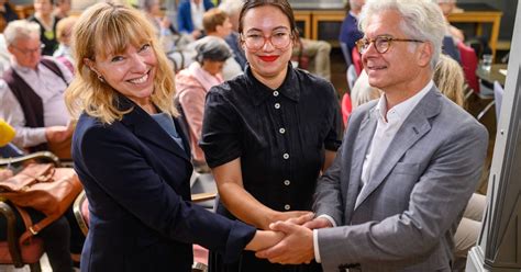 Lyrikerin Ronya Othmann wird beim Düsseldorfer Poesie Festes als beste