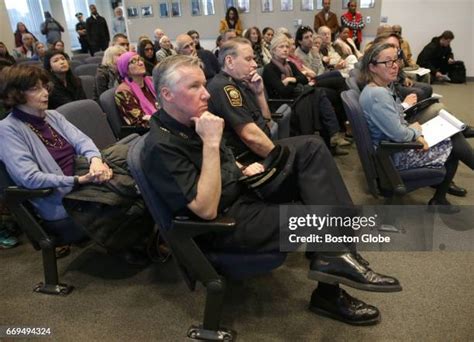 Brookline Police Photos Et Images De Collection Getty Images