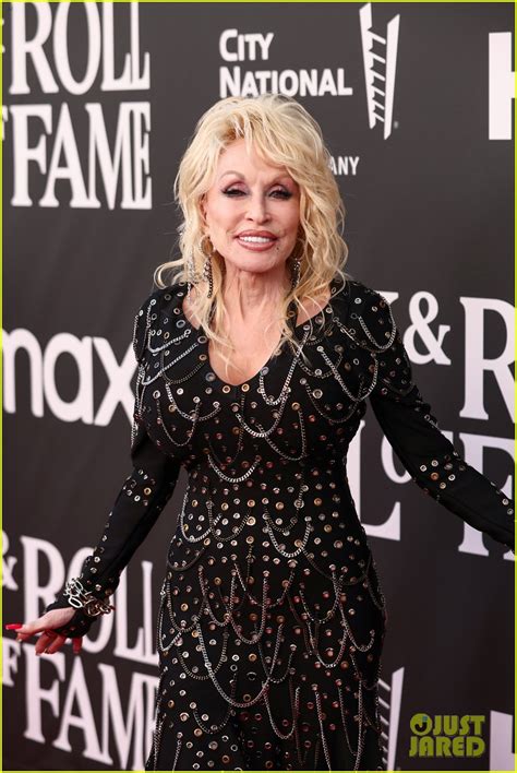 Inductee Dolly Parton Sparkles at Rock & Roll Hall of Fame Induction ...