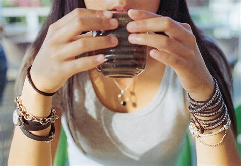 Pretty Asian Girl Enjoying A Cup Of Hot Tea Holding The Cup In Both Hands Del Colaborador De