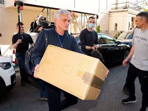 Video Foto Jose Mourinho cu bagajele după el Ce a scos din