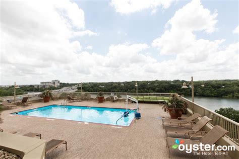 Holiday Inn Austin-Town Lake Review: What To REALLY Expect If You Stay