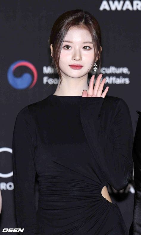 Nmixx Sullyoon On 2022 Mama Awards Red Carpet 221129 Kpop Girls