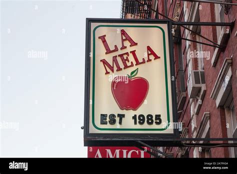 La Mela New York City Hi Res Stock Photography And Images Alamy