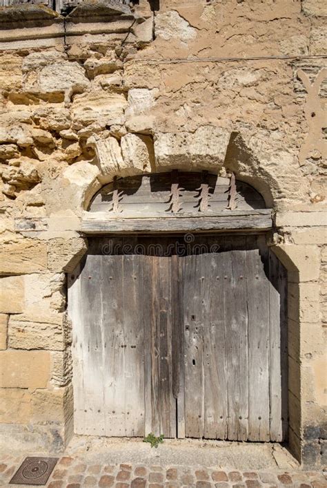 Casa De Pedra Velha As Janelas Azuis De Madeira Provence Imagem De