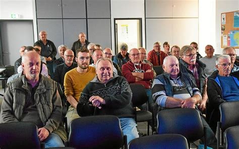 Les chasseurs réunis pour la formation décennale obligatoire à Plouider