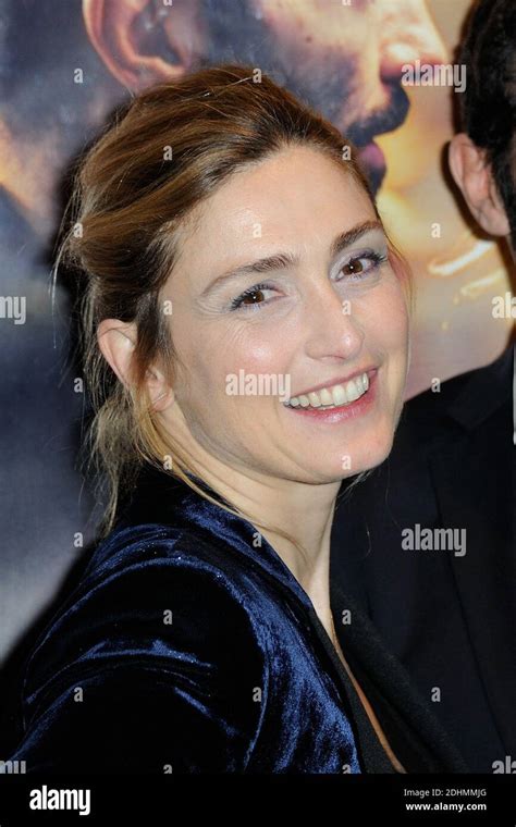 Julie Gayet Assiste A L Avant Premiere De La Fille Du Patron Au Gaumont