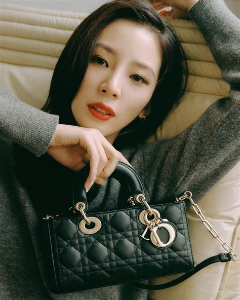 アイリーン・キムさんのインスタグラム写真 アイリーン・キムinstagram 「lounging With My Lady Dior