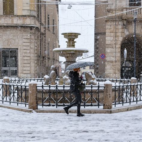 Perturbazioni Sull Italia In Arrivo Freddo E Neve Anche A Bassa Quota